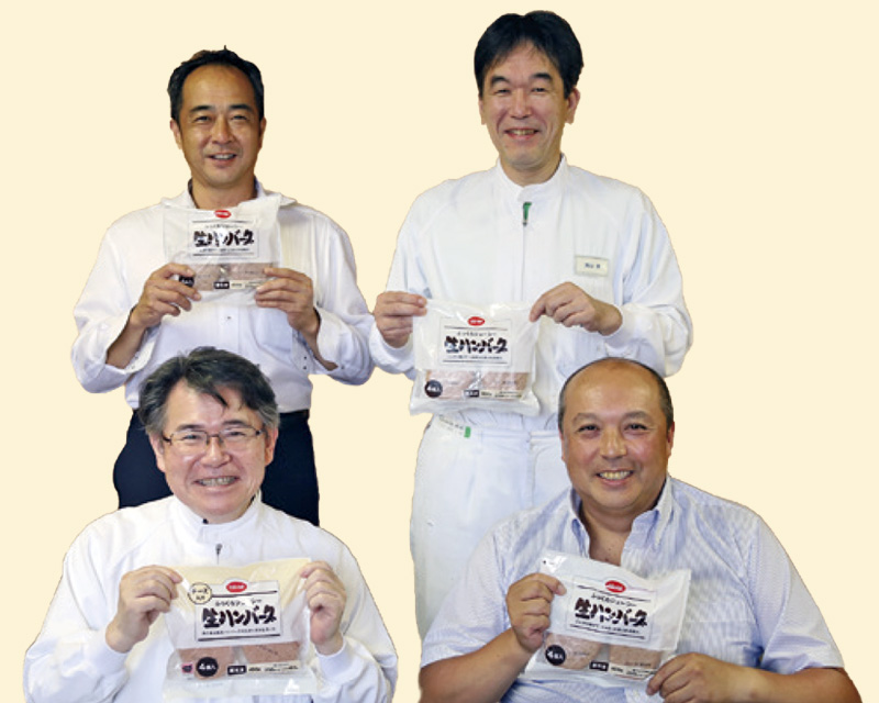 前列左から　IHミートソリューション㈱佐藤 誠（さとう まこと）さん、伊藤ハム米久ホールディングス㈱福田浩之（ふくだ ひろゆき）さん後列左から　伊藤ハムミート販売東㈱今井孝司（いまい たかし）さん、IHミートソリューション㈱浅山 淳（あさやま きよし）さん