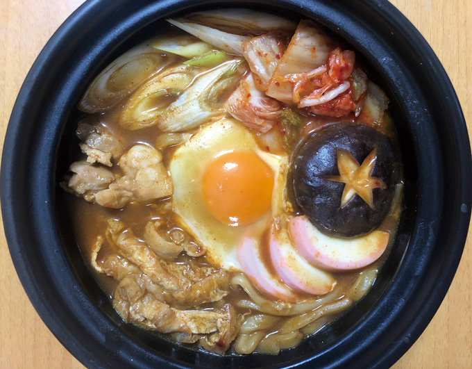 チゲ風みそ煮込うどん